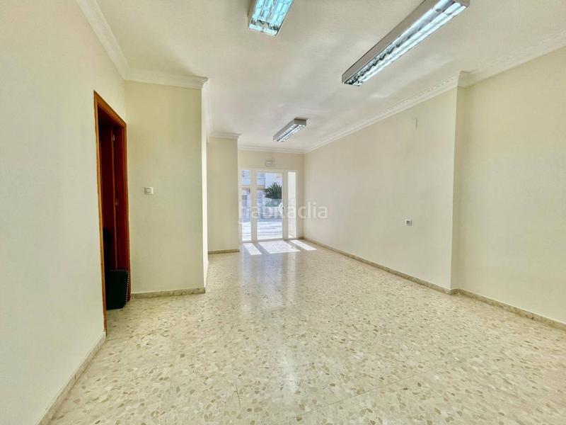 Foto b0928182-e8fc-49b4-a726-a602960214e4. Local comercial local muy exclusivo en pleno centro comercial en Cabra