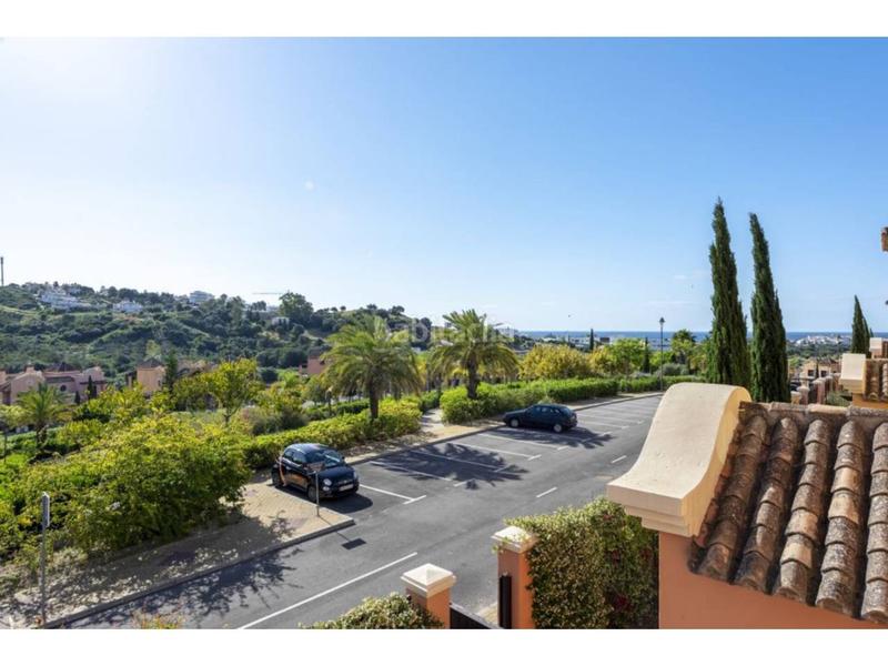 Foto 2366d431-c2a4-44e2-8de6-6bddfd0ab431. Casa aparellada amb piscina a Valle Romano Golf Estepona