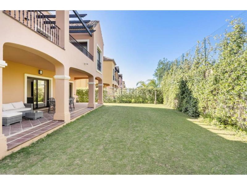 Foto 5fd4bf3b-9f33-4d53-b225-c59ed119f36f. Casa aparellada amb piscina a Valle Romano Golf Estepona
