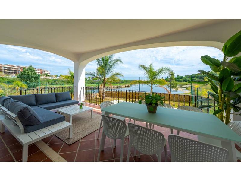 Foto ad8ddcad-7b6f-41ad-b2f3-a964f712933a. Casa aparellada amb piscina a Valle Romano Golf Estepona