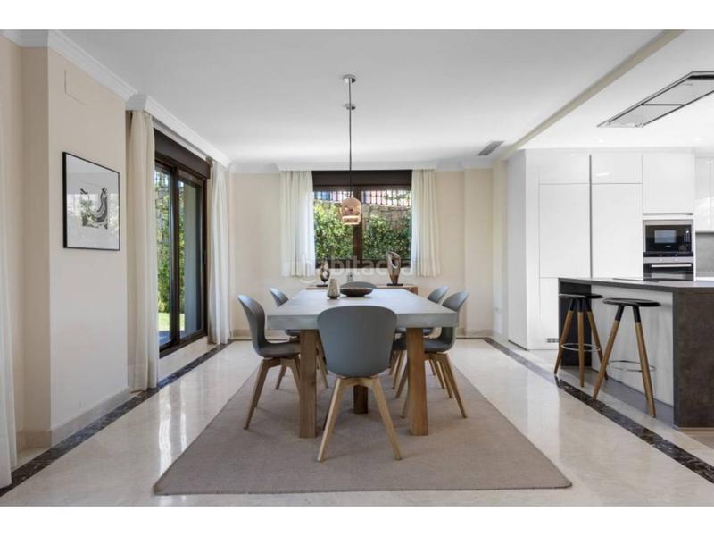 Foto d9803720-768a-469f-879f-0219e66b6988. Casa aparellada amb piscina a Valle Romano Golf Estepona