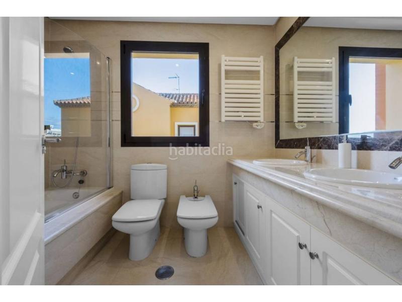 Foto da0d6515-d1c0-410e-aa1a-cffd830820e5. Casa aparellada amb piscina a Valle Romano Golf Estepona