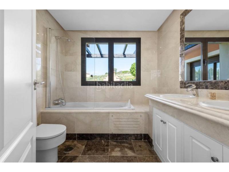 Foto ff7e0d99-0bcf-413f-9860-d4318f858f91. Casa aparellada amb piscina a Valle Romano Golf Estepona