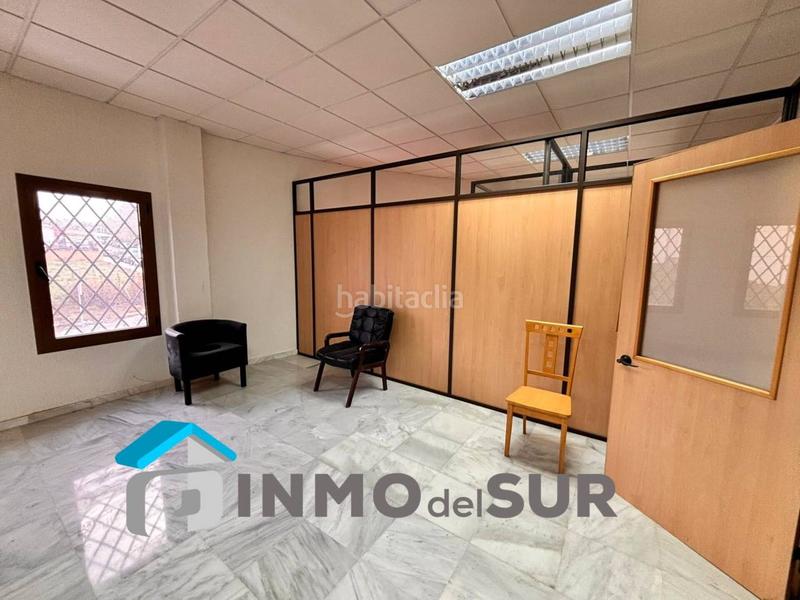 Foto 453adcfd-85ff-4514-9e8a-d94f40d10743. Edificio clínica centro medico veterinario en Cabra
