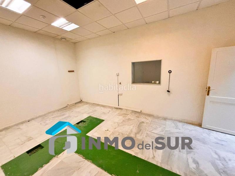 Foto d6dbf7cc-b262-439f-915b-e6a187e1d060. Edificio clínica centro medico veterinario en Cabra