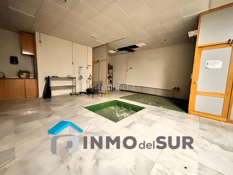 Foto ef673537-7acd-4f68-8967-fe4eed0ed869. Edificio clínica centro medico veterinario en Cabra