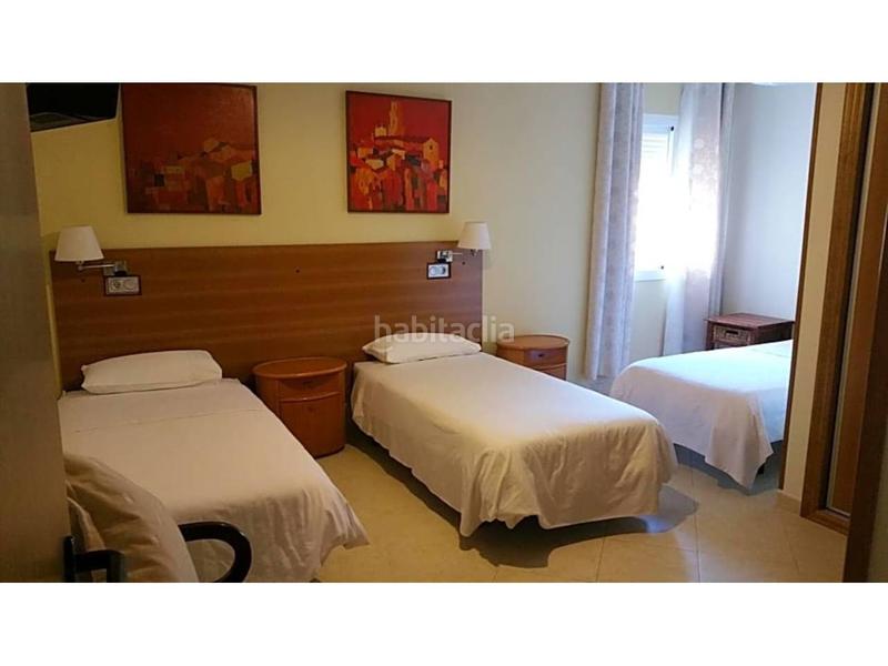 Foto 907165ea-8ae6-403b-8779-18581dbb6b6c. Edificio hostal en pueblo nuevo de guadiaro san roque, cádiz en Sotogrande