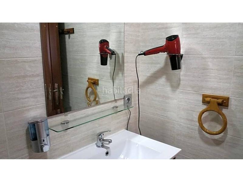 Foto 9856ba6d-47f6-4a04-ae8f-260808ad5f0a. Edificio hostal en pueblo nuevo de guadiaro san roque, cádiz en Sotogrande