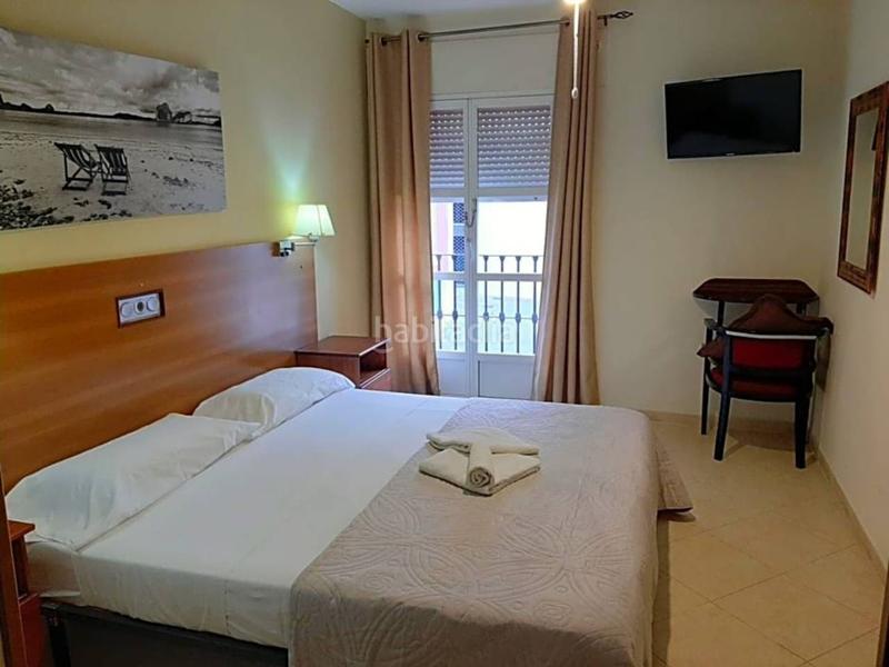 Foto ddea97aa-b85f-44a6-91fd-8cbd79921ebc. Edificio hostal en pueblo nuevo de guadiaro san roque, cádiz en Sotogrande