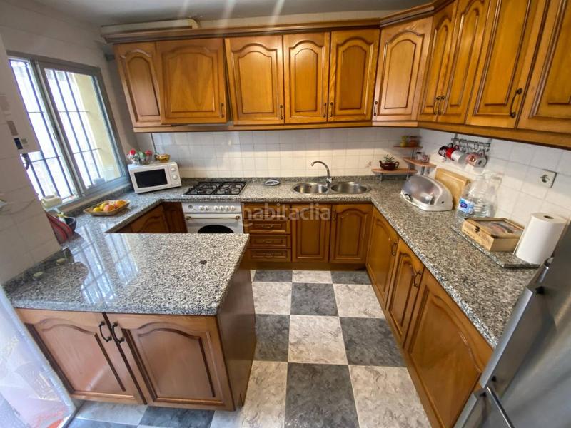 Foto d545cb94-efe5-4a47-8eda-05cc4d81cf4b. Maison jumelée dans Nueva Atalaya Estepona