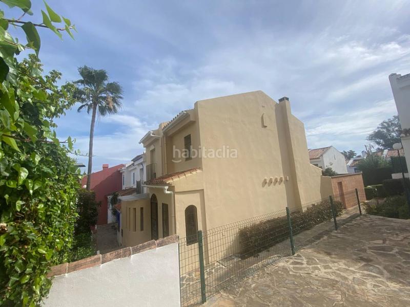 Foto db4c39ae-fafd-42b7-b903-a03e54a26e47. Maison jumelée dans Nueva Atalaya Estepona
