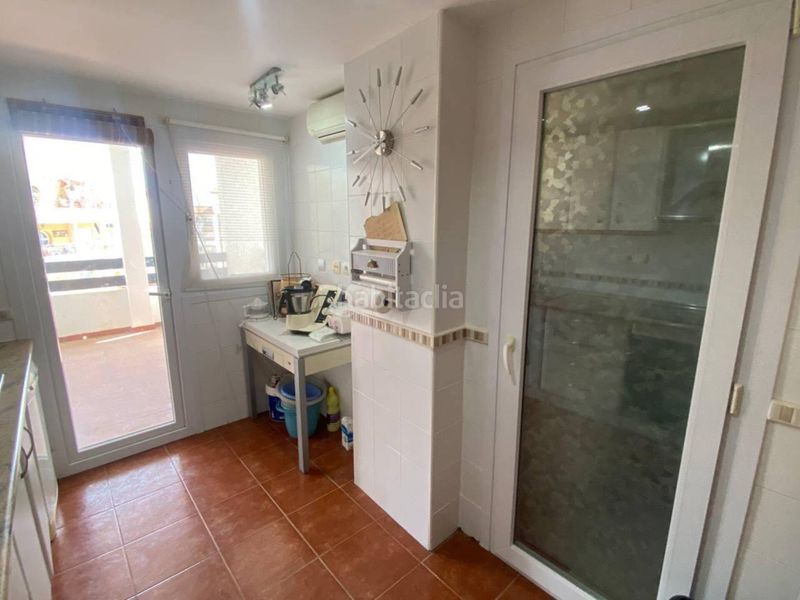 Foto ec72c7a1-f6a1-40d7-9f1d-3411187bed74. Pis amb aparcament piscina a puerto de Estepona Estepona