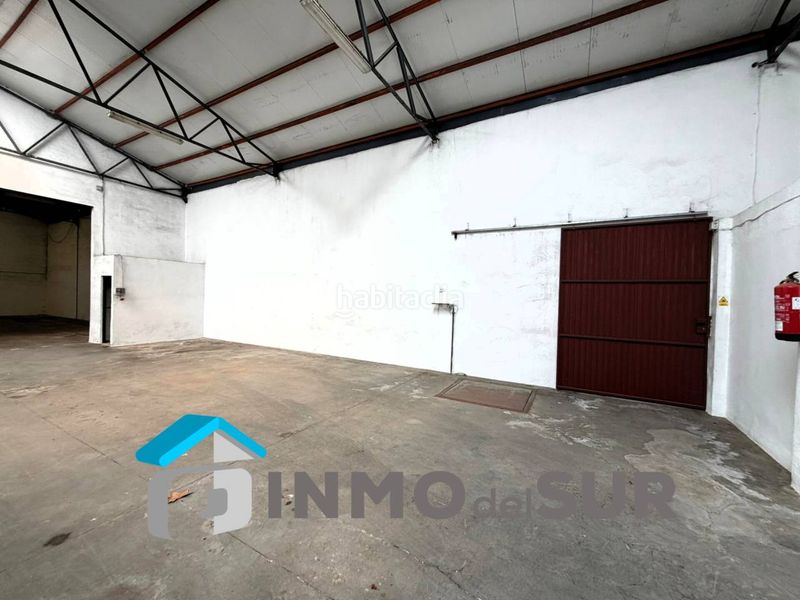 Foto ced915b5-d545-4365-ae72-99fa0b79cc7f. Nau industrial a Cabra