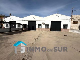 Nave industrial  Calle puente mojardin. Nave industrial con excelente ubicación