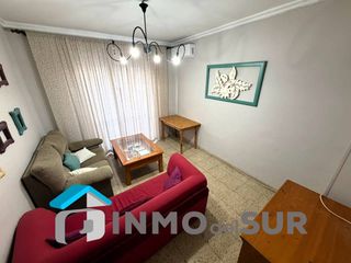 Appartamento in Cabra. Piso exterior en una primera planta sin ascensor