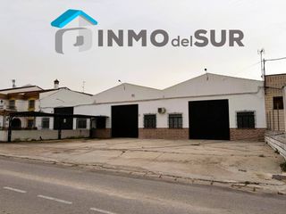 Nave industrial  Calle puente mojardin. Nave industrial con excelente ubicación
