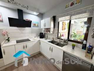 Casa a Priego de Córdoba. Casa de dos plantas con un estudio independiente, patio con zona