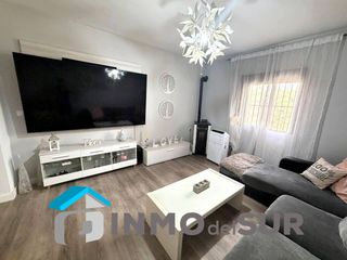 Haus in Priego de Córdoba. Casa de dos plantas con un estudio independiente, patio con zona