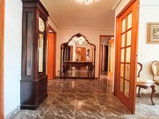 Flat in Casco Antiguo. Piso de 4 dormitorios ubicado a 300 metros de la bahia de ponien