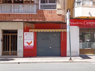Affitto Locale commerciale in Casco Antiguo. Local comercial en alquiler a solo 100 metros de la playa  ubica
