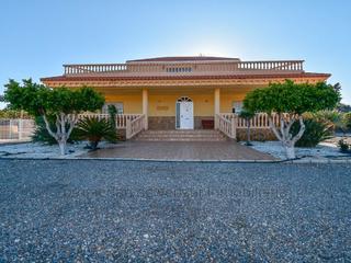 Casa a Tébar - Los Arejos. Exclusiva finca rústica con impresionante vivienda y todas las c