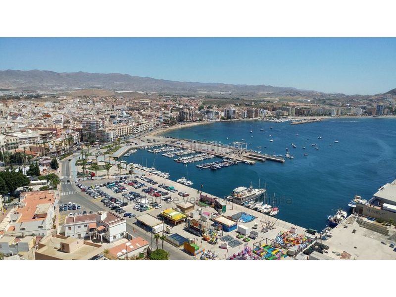 Foto 53725f9c-f794-40a9-8355-f5075df818b9. Casa a Casco Antiguo Águilas