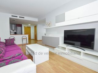 Miete Etagenwohnung in Casco Antiguo. Alquiler para todo el año! piso de 3 dormitorios en el centro de