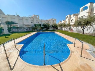 Zweistöckige Wohnung in Las Marinas - Pueblo Laguna. Dúplex con solárium privado en residencial fuentemar  vera playa