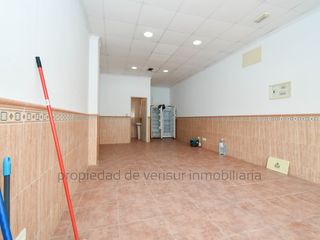 Local Comercial a Casco Antiguo. Se vende local comercial en el centro de águilas.