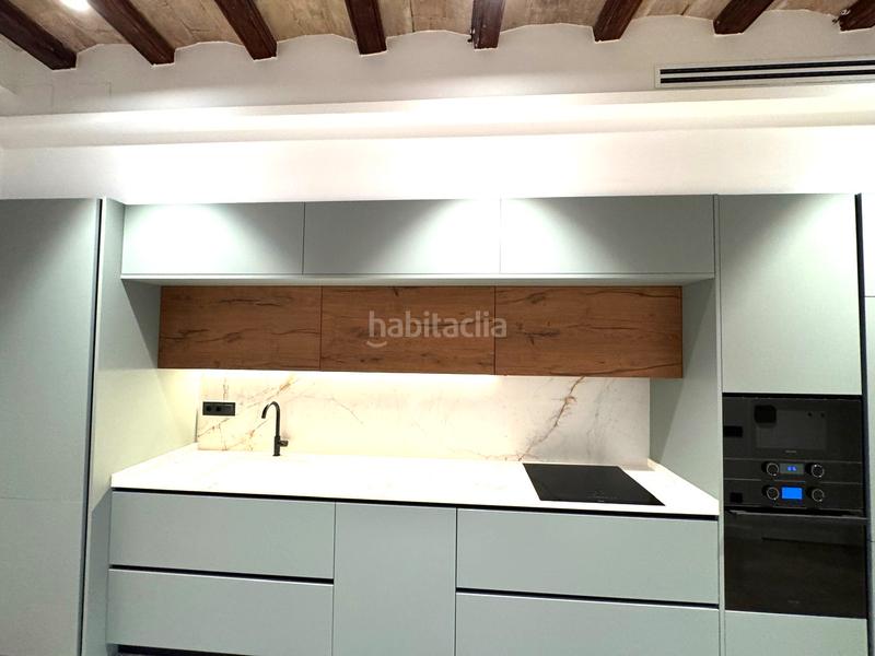Foto 0893664e-905d-4c87-be34-d4524f67be59. Pis a carrer de l'hostal d'en sol 103 a Gòtic Barcelona