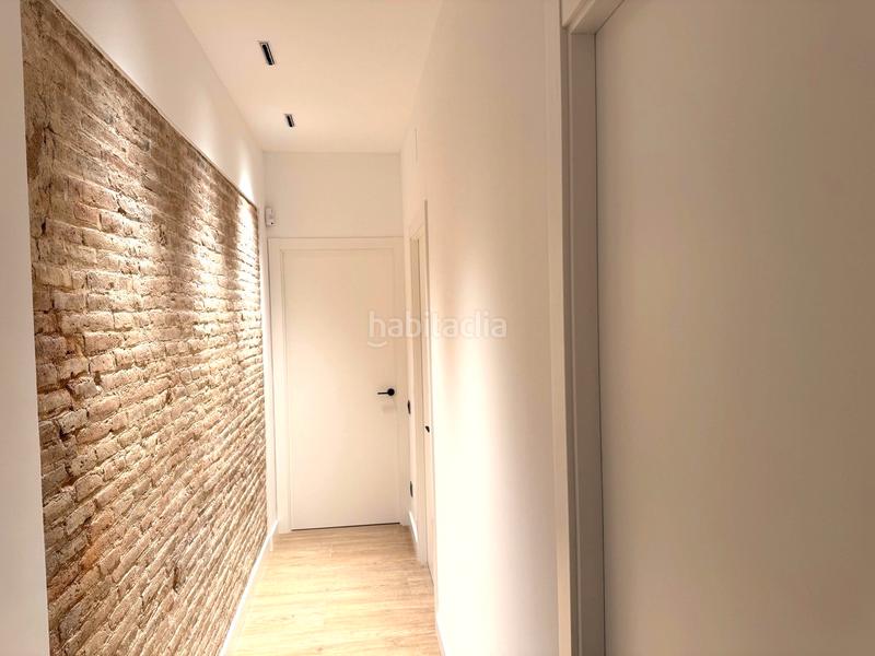 Foto 0e4aa2fc-6990-41ab-870f-bd055ce90577. Pis a carrer de l'hostal d'en sol 103 a Gòtic Barcelona