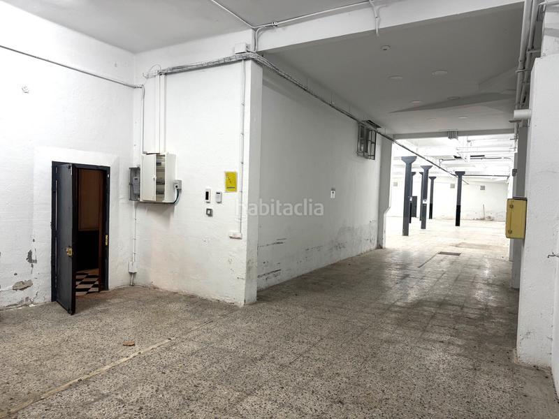 Foto e7351b30-581b-4790-a648-f5a43c275f2a. Lloguer local comercial a carrer de lluís el piadós 11 a Barcelona