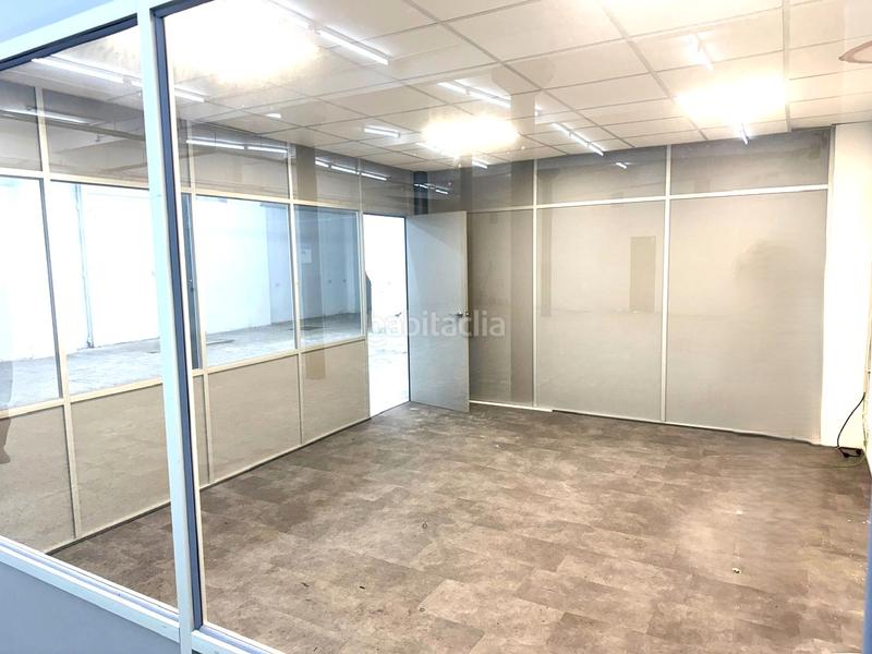 Foto f65cae11-9e5d-44e8-9dd3-ebec394b60bd. Lloguer local comercial a carrer de lluís el piadós 11 a Barcelona