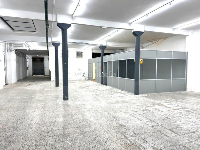 Foto b0841a2c-bc22-4b82-af37-3c0cc72577b7. Rent business premise in carrer de lluís el piadós 11 in Barcelona