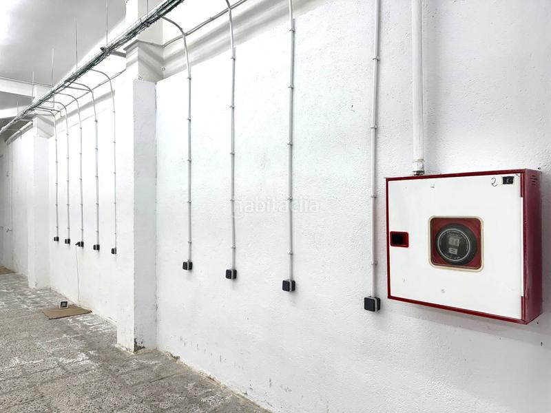 Foto b3215ef6-d869-43d2-af7b-51a7f3036881. Rent business premise in carrer de lluís el piadós 11 in Barcelona