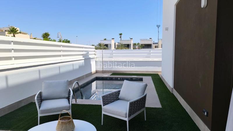 Foto f1eabd5d-74f3-41f4-ad00-431f4fbe3931. Casa con piscina in La Marina Elche / Elx
