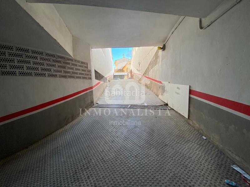 Foto 0bf1def1-f455-4148-af99-ce56a808f929. Aparcament cotxe a Requena