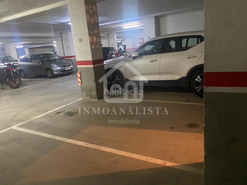 Foto ea23bca3-4ec3-49a7-8051-763ed09a0966. Aparcament cotxe a Requena