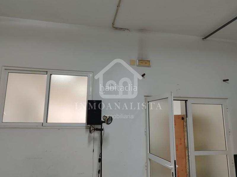 Foto 3c99b053-ac1f-44b6-9d68-1511ac8317e1. Lloguer local comercial a Requena