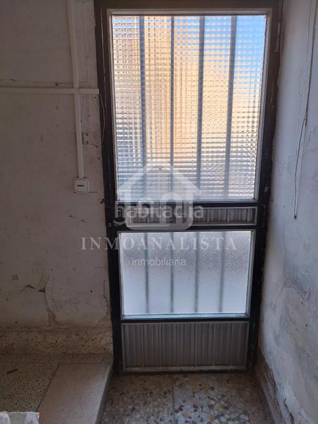 Foto 2d68a176-4d02-4d40-9d39-3fbf17b77b6a. Piso  + buhardilla en calle colón, en Requena