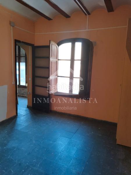 Foto 91343600-82e9-47a7-a172-f50dc4a44c21. Piso  + buhardilla en calle colón, en Requena