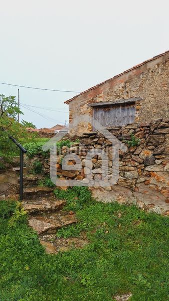 Foto b13fd01b-99e8-442e-90d0-ed55b9dbaa15. Casa amb xemeneia a Cañada de Benatanduz
