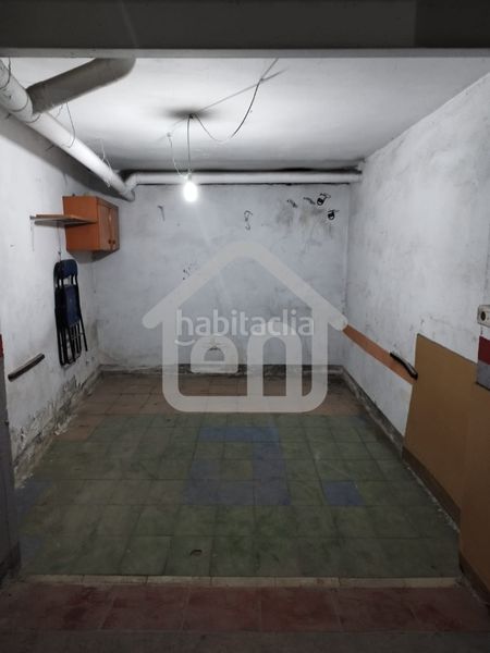 Foto 516e3c96-5d9d-45d0-af37-5cc3092756d0. Aparcament cotxe a Requena