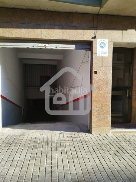 Foto c36bd4de-6da4-4732-91bd-f8720e2cfa0b. Aparcament cotxe a Requena