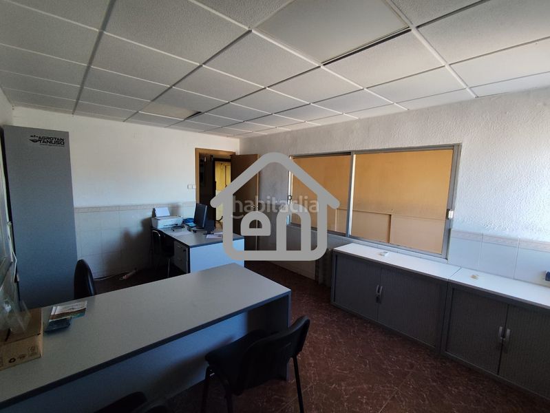 Foto 3d18af6b-dfbc-4f1f-b636-d4cb4298369f. Nau industrial a Requena