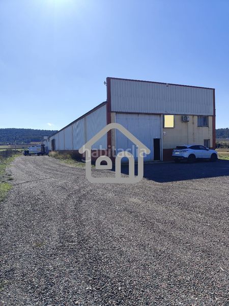 Foto 60c06204-394f-4d4c-97f7-de227357cd82. Nau industrial a Requena