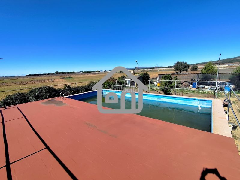 Foto bb152a0b-9f04-46b9-a457-362cd302c14c. Nau industrial a Requena