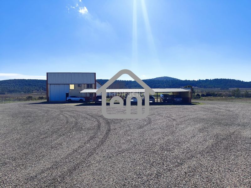 Foto de1ed393-7e98-4929-acdb-a196651bd8cb. Nau industrial a Requena