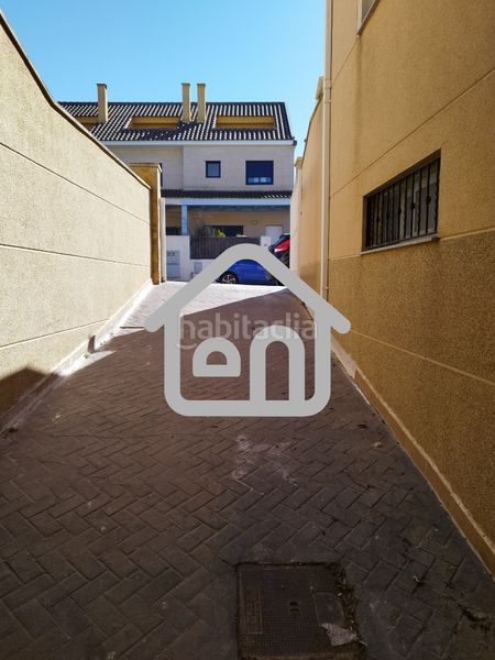Foto b636e790-47b0-4574-8d58-c0b2960bac6b. Casa adossada amb aparcament a Requena