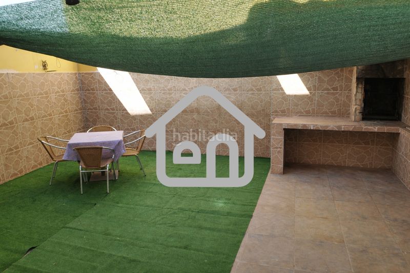 Foto cb36f1be-0899-4d54-baf4-175e83425d77. Casa adossada amb aparcament a Requena